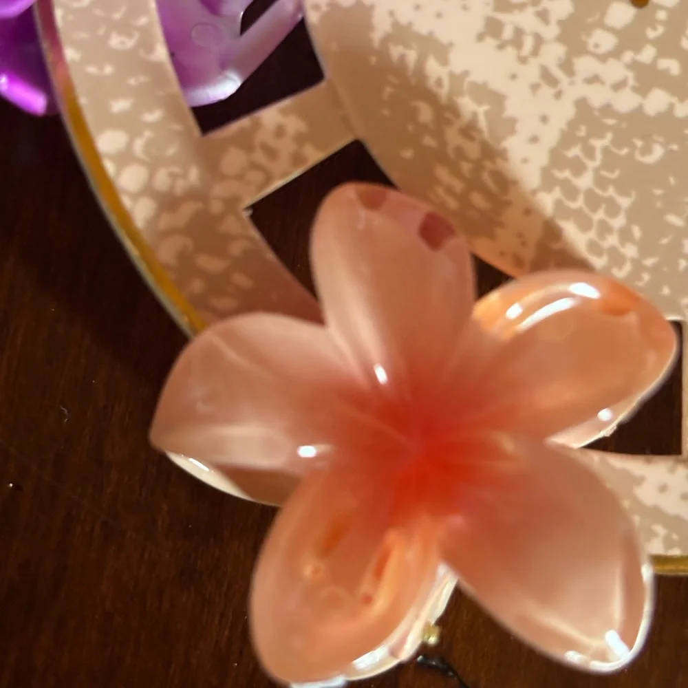NWT Noir small Tropical Flower Hair claw Clips Set of 5